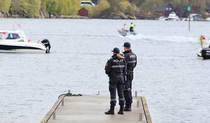 Politiet var utom Bunnpris Vedholmen Landhandel for å sjå starten på konvoien. (Foto: KVB)