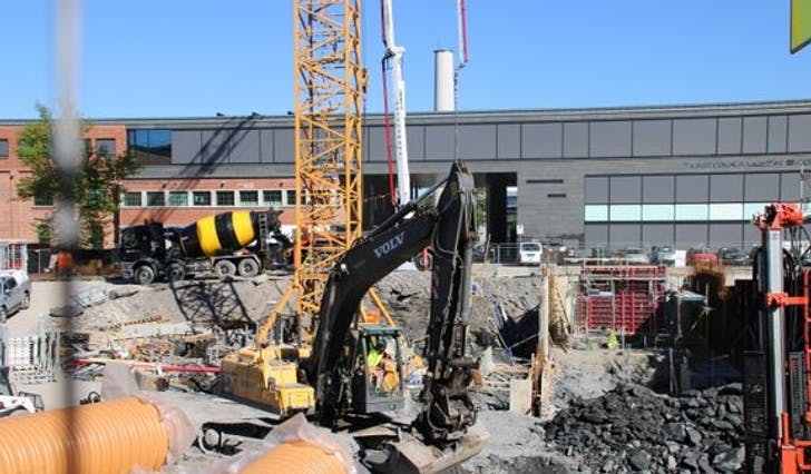 Reduserer utslipp av klimagasser: Et forbud mot fossil gass til oppvarming på byggeplasser kan kutte utslipp som tilsvarer CO2 fra 15 000–20 000 fossilbiler i året. Bilde fra boligbygging på Helsfyr i Oslo. (Foto: Kjersti D. Moxness, Miljødirektoratet)