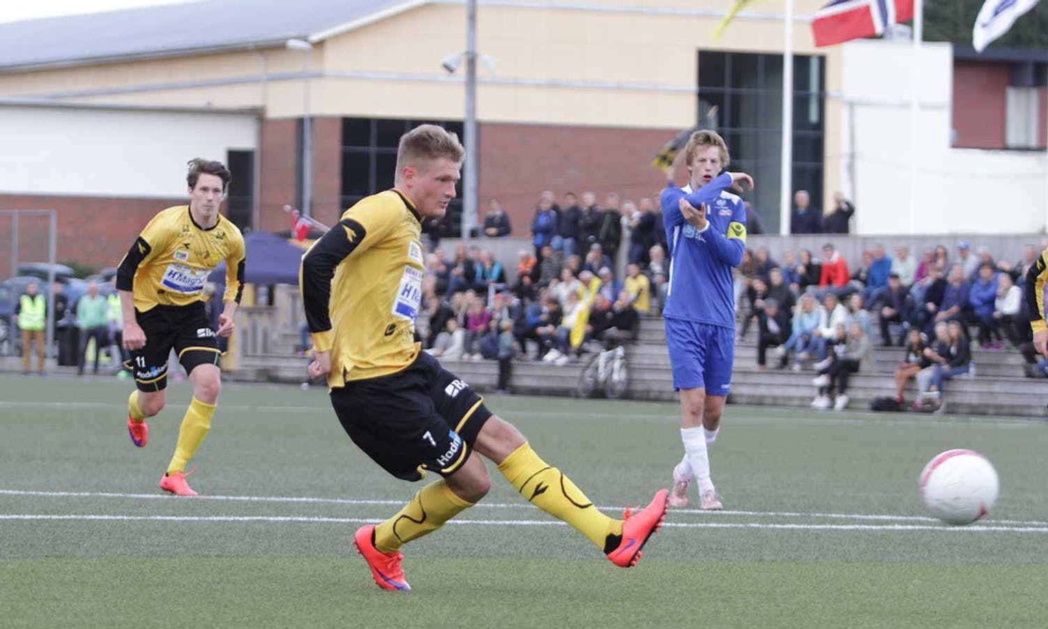 Erik Kanestrøm gav Os leiinga i 49. minutt. (Foto: KVB)