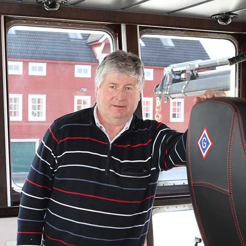 Reiar Jonny Garvik har fått ein G bakpå styrehus-stolane. (Foto: Kjetil Vasby Bruarøy)