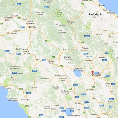 Perugia ligg cirka to timar frå Firenze og Roma. (Google Maps)