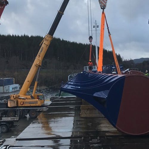 Bølgedemparen er 75 tonn tung. (Foto: Universal Logistics Bergen AS)