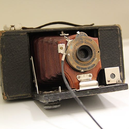 Dette 100 år gamle kameraet virker endå. (KML)