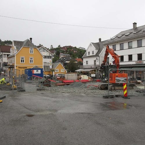 Arbeidet med Osroso får ei lita pause medan Tour des Fjords blir avvikla (foto: AH)