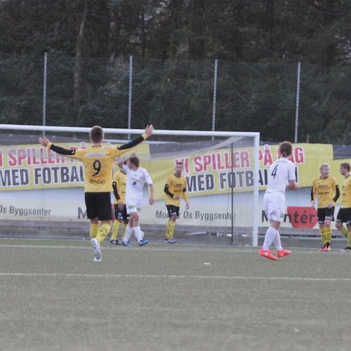 0-1 kom i 20. minutt etter ein duell mellom Todd og Myrkaskog. (Foto: Kjetil Vasby Bruarøy)