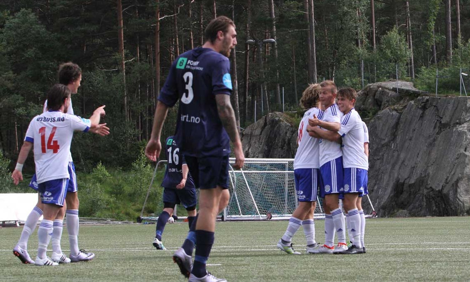 Ny jubel då Ståle Steen Sæthre satte inn 2-0 (foto: Andris Hamre)