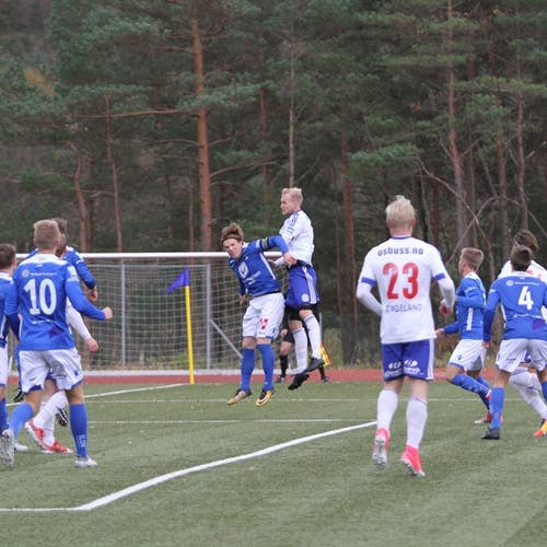 Kasper Hjørngaard heada inn 2-1 (foto: Andris Hamre)