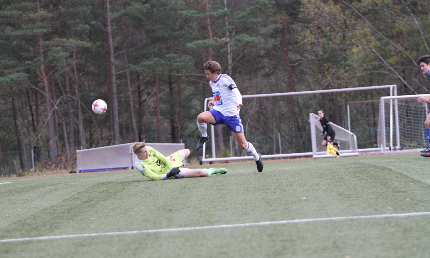 Før Espen Birkeland fastsatte sluttresultatet til 3-1 (foto: Andris Hamre)