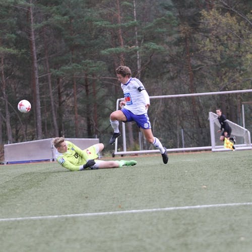 Før Espen Birkeland fastsatte sluttresultatet til 3-1 (foto: Andris Hamre)