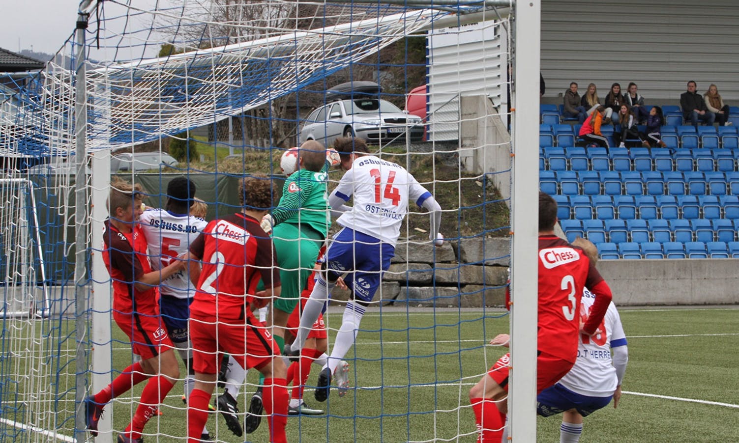 Kristoffer Østervold heada inn 2-0 på ein corner (foto: Andris Hamre)