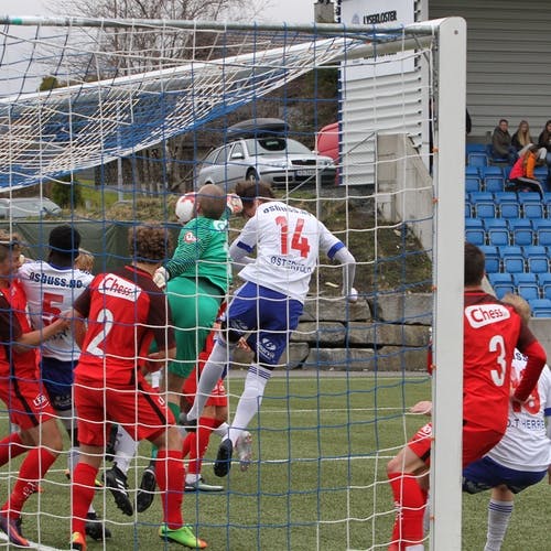 Kristoffer Østervold heada inn 2-0 på ein corner (foto: Andris Hamre)
