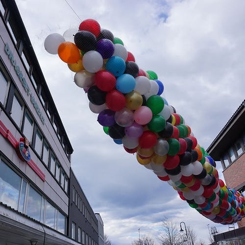 Så kom ballongsleppet klokka 11. (Foto: KVB)
