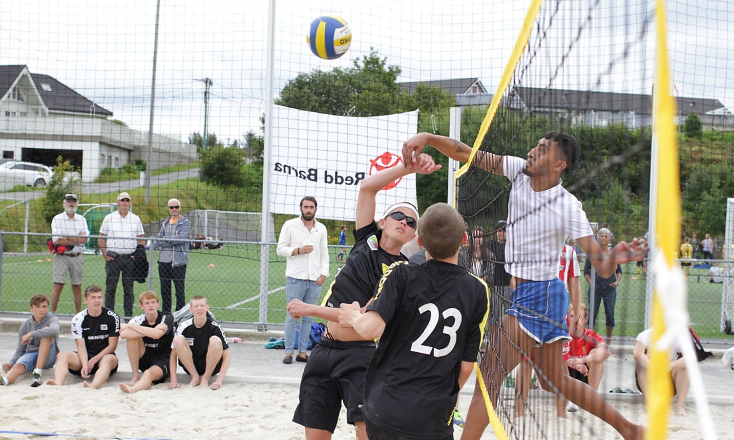 Volleyball blei vunne av Puseguttene. (Foto: KVB)