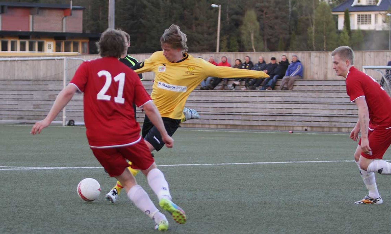 Joakim Hovden set inn 5-0, sitt andre i løpet av kampen. (Foto: Kjetil Vasby Bruarøy)