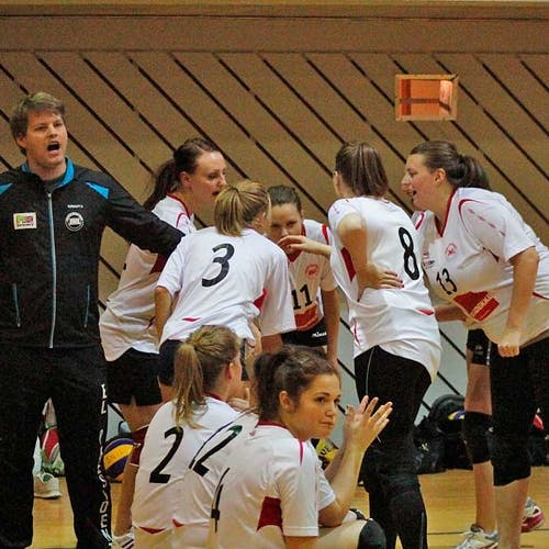 Søre Neset Volleyball fekk ein god seriestart mot BSI 3 (foto: Andris Hamre)