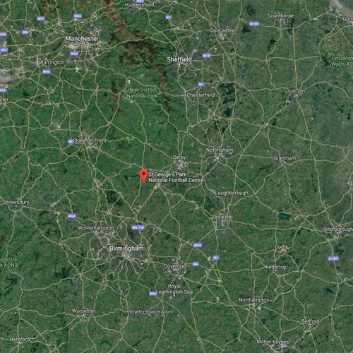 Senteret ligg mellom Birmingham og Derby. (Google Maps)