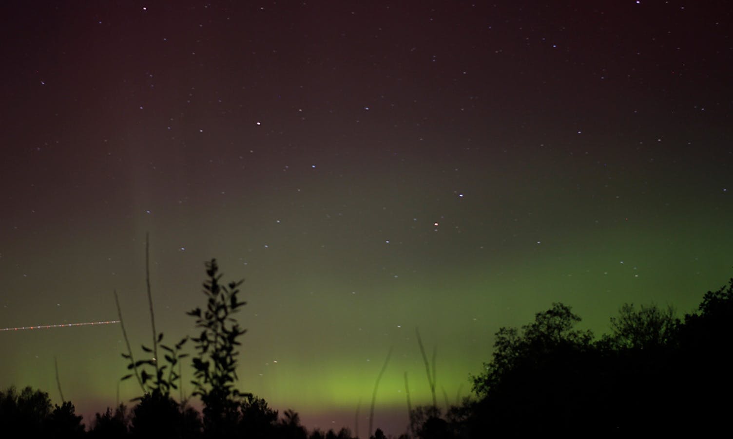 Nordlys over Os (foto: Andris Hamre)