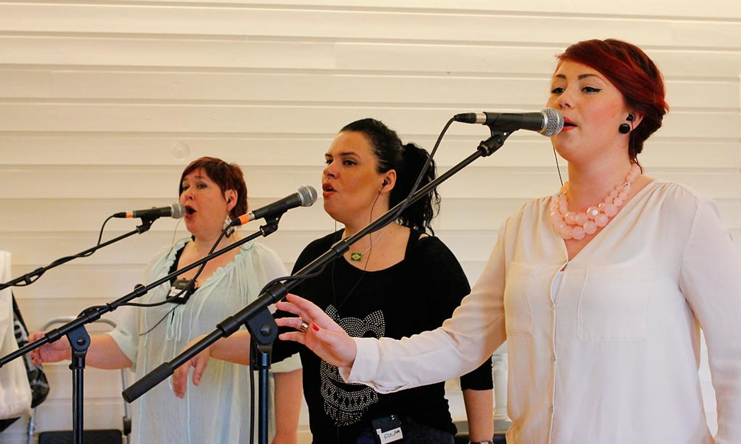 Marianne Moen, Fabiana Tavares og Miriam Sleire i koret (foto: AH)