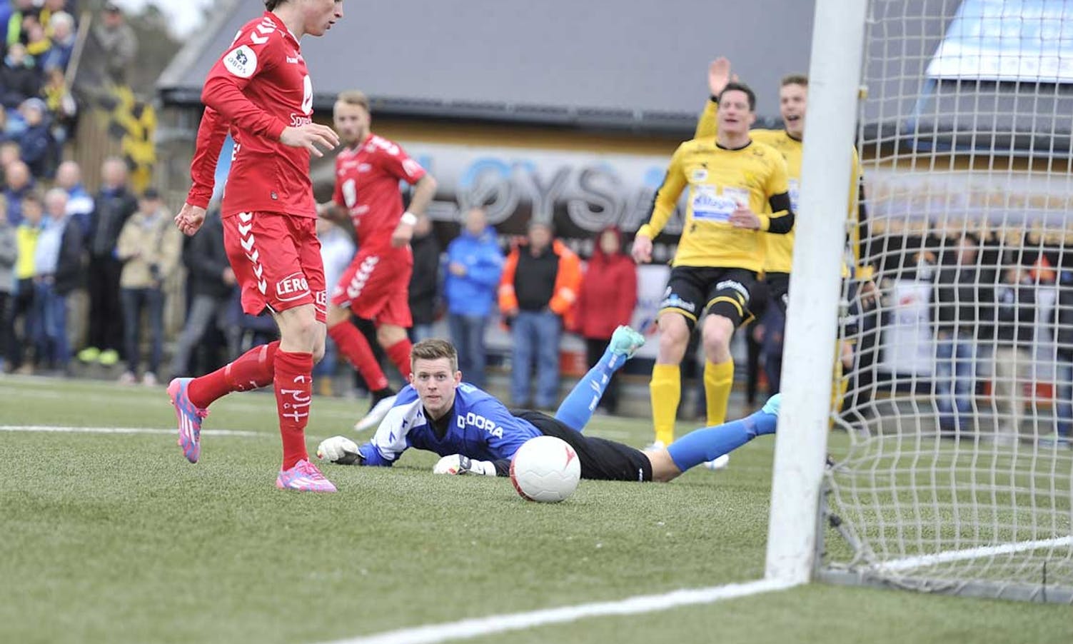 Skaanes sette lett inn 0-1 på bakerste stolpe. (Foto: Wim Hetland)