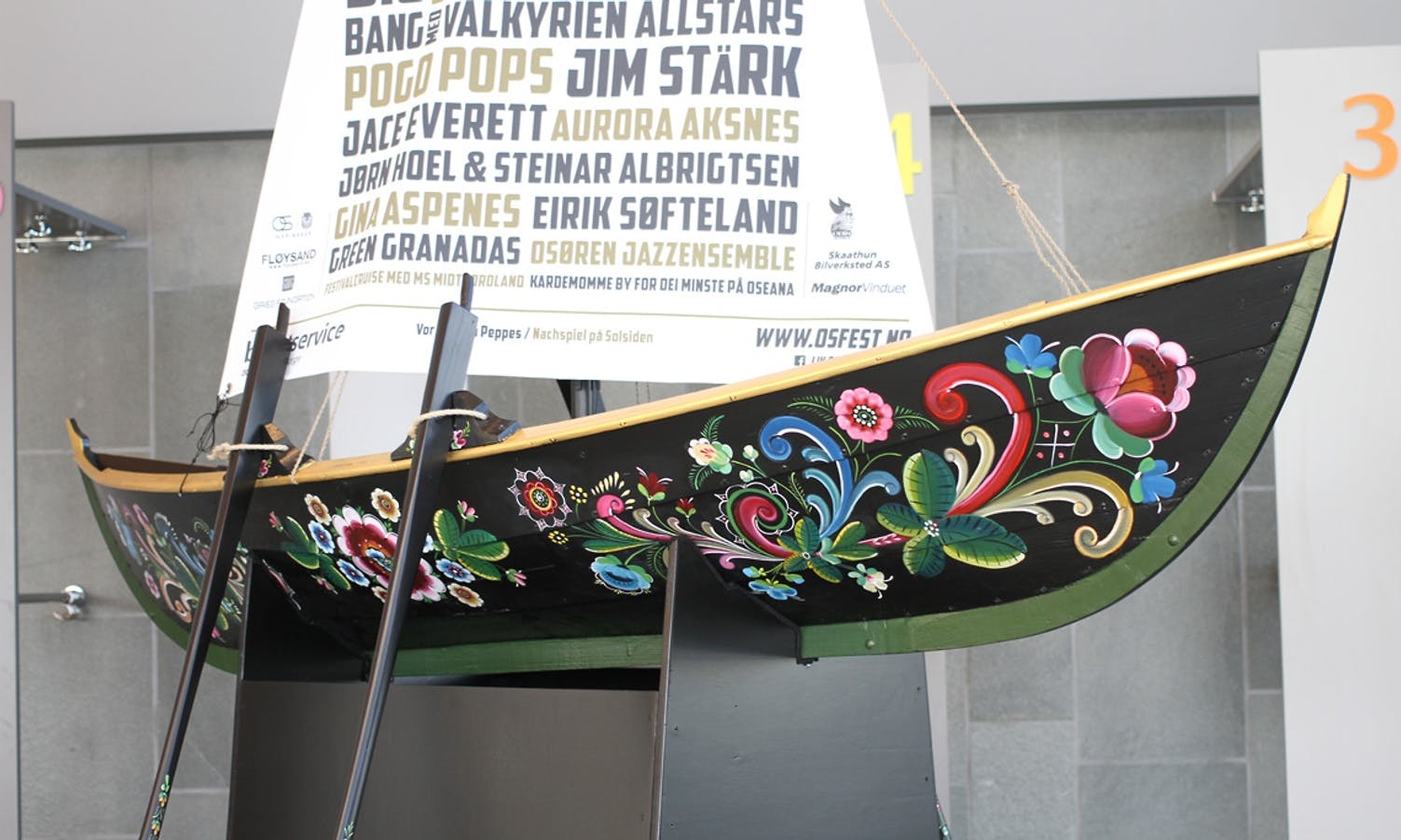 Rosemala båt på permanent utstilling