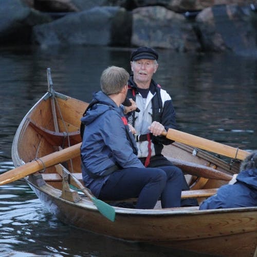 John på rotur med NRK fekk også sagt kva han synest om plastbåtar. (Foto: Kjetil Vasby Bruarøy)