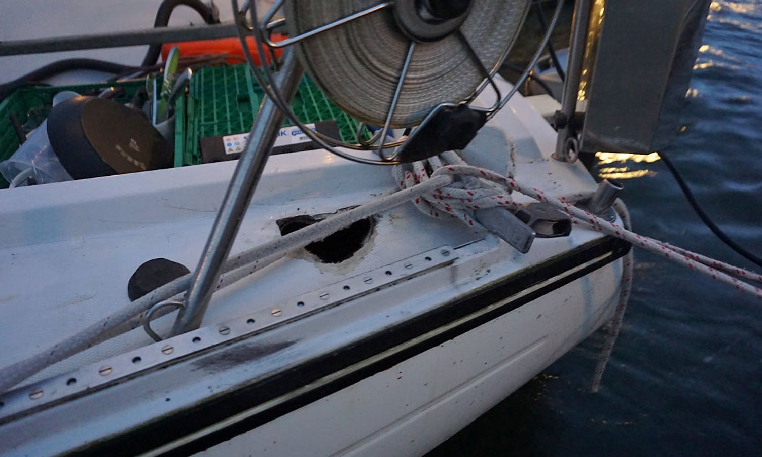 Den eine pullerten på Robert sin båt blei røska av. (Foto: Kjetil Vasby Bruarøy)