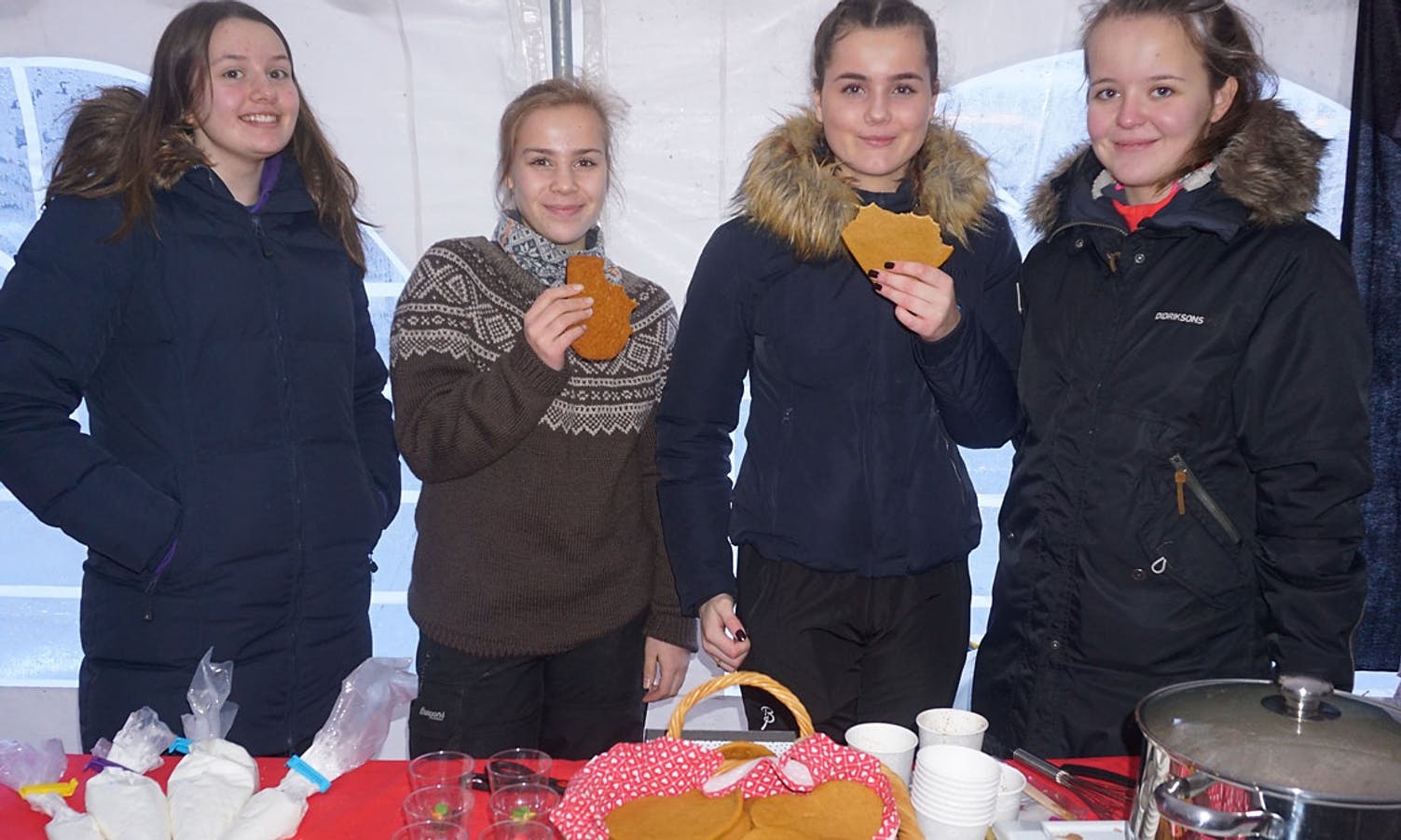 Maia, Mathilde, Thea Kamilla og Hanna har «innsats for andre» som valfag. (Foto: KVB)