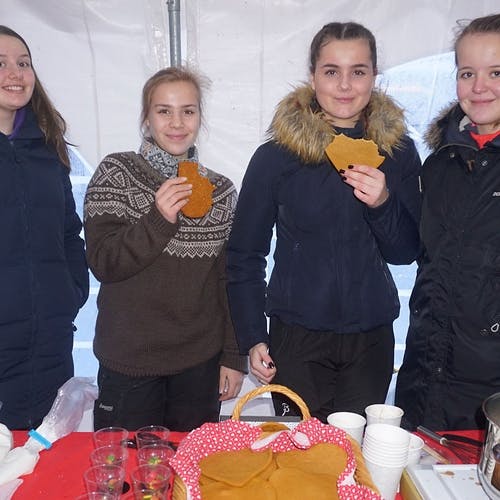 Maia, Mathilde, Thea Kamilla og Hanna har «innsats for andre» som valfag. (Foto: KVB)