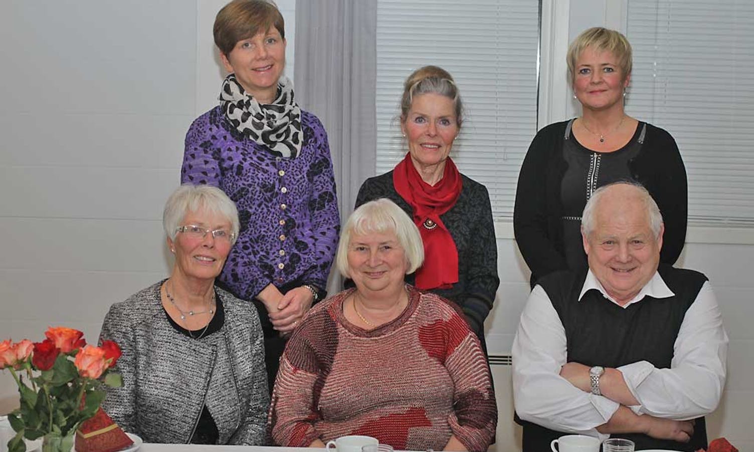 Styret, oppe f.v.: Anne Merete Heggland, Inghild, Ellen Merete Lyssand, Turid Tangen, Ingeborg og Øystein. (Foto: Kjetil Vasby Bruarøy)