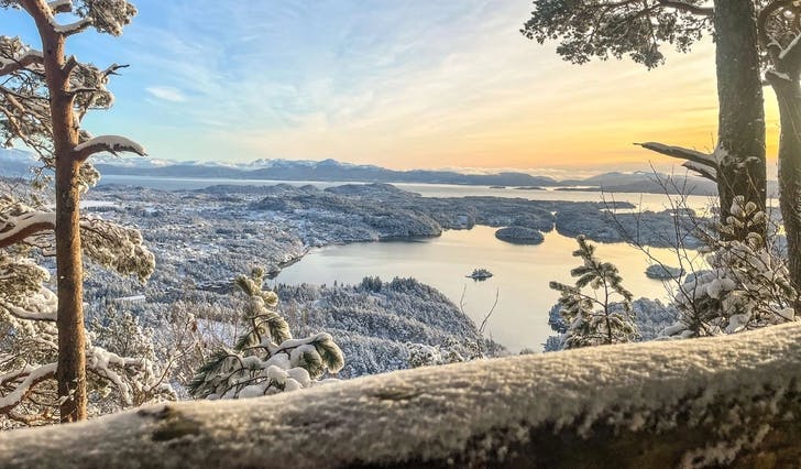 Utsikt frå Høgelikampen vesle julaftan. (Foto: Christina Forstrønen Bruarøy)