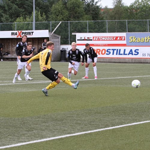 Den satte Kanestrøm i mål og skåra sitt tredje for dagen (foto: Andris Hamre)