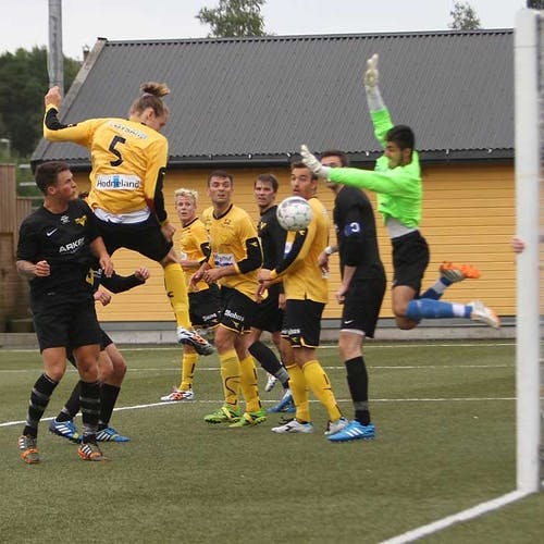 3-1. Børge Borgen headar inn corner. (Foto: Kjetil Vasby Bruarøy)