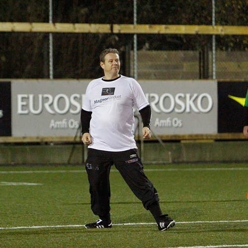 Magnor-eigar Ole-Vidar Skaathun er nok betre som støttespelar enn fotballspelar (foto: AH)