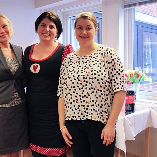 Jordmor Gry Albriktsen, leiar for Forebyggande Helsetenester Marita Wallevik og jordmor Janne Skromme. (Foto: KML)