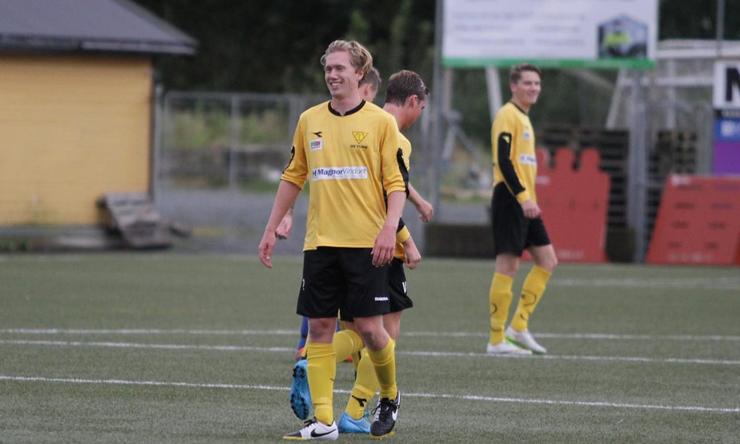 Håkon gliste godt etter 1-0 på langskot. (Foto: KVB)