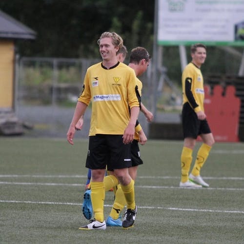 Håkon gliste godt etter 1-0 på langskot. (Foto: KVB)