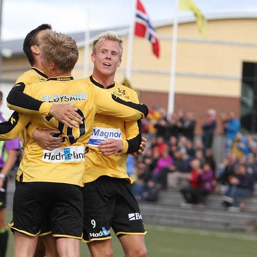 Roar Vestbø nikka inn innlegget frå Hovden til 1-1 i 70. minutt. (Foto: KVB)