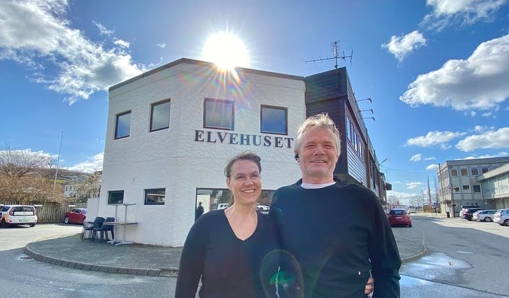 Irene Strønen og Jostein Eck gler seg til å invitera osingar til å skapa kulturelle vanar på Elvehuset. (Foto: Ørjan Håland)