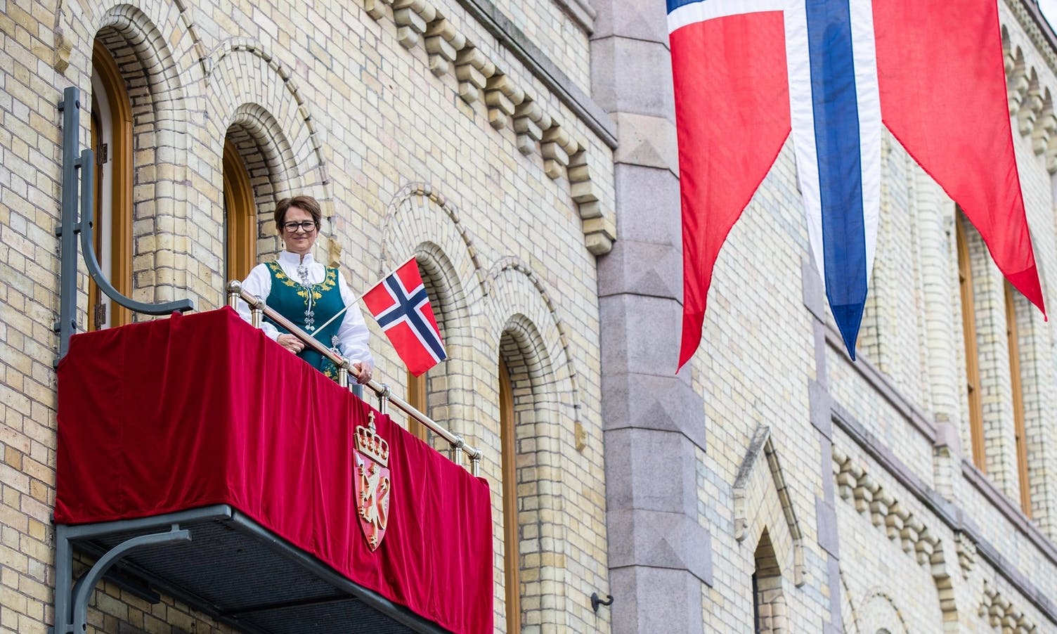 Stortingspresident Tone Wilhelmsen Trøen. Her fra Stortingets balkong på 17. mai i 2020. (Foto: Stortinget)