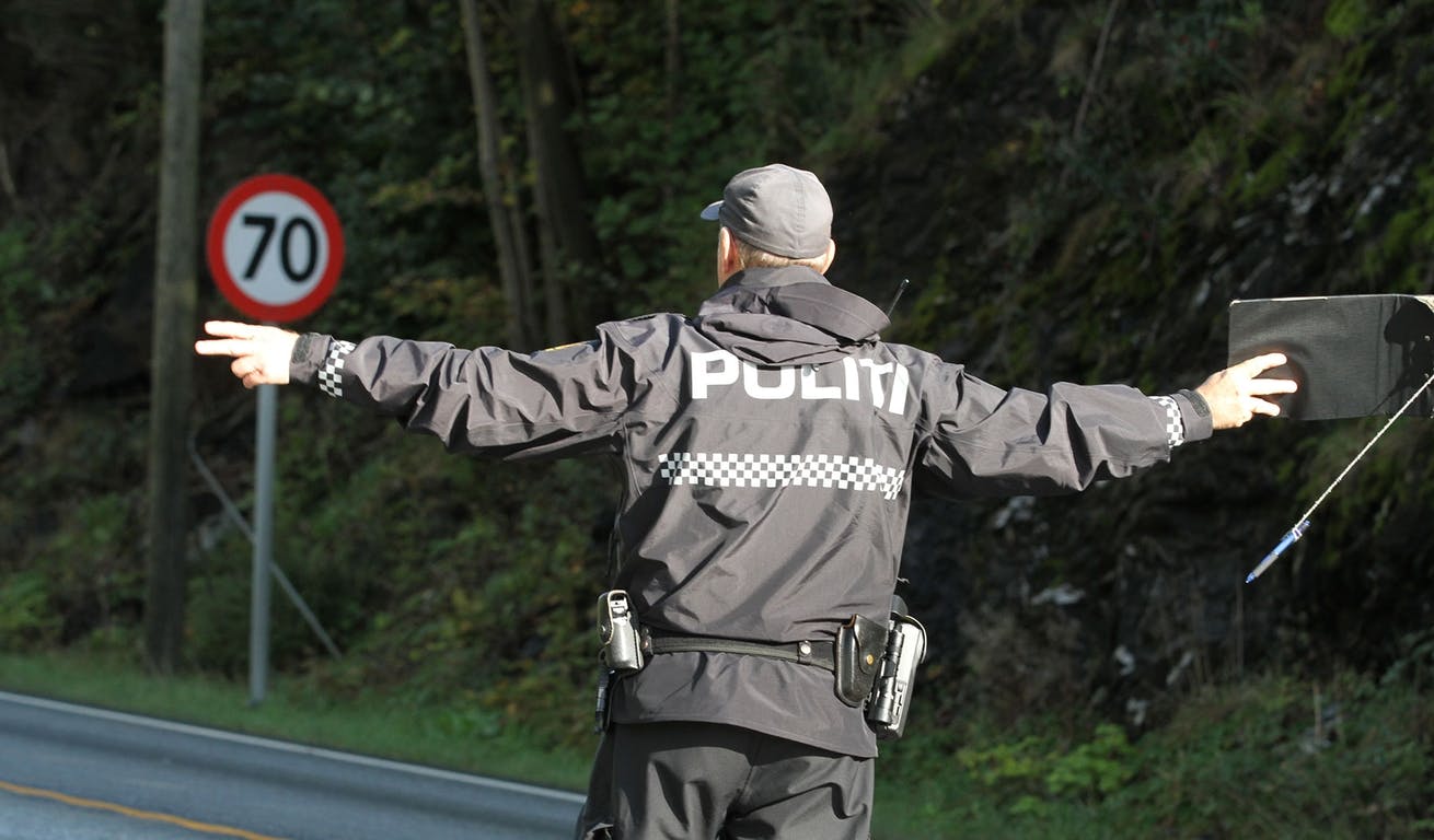 Politiet sto to timar på Halhjemsvegen tysdag formiddag. (Arkivfoto: Kjetil Vasby Bruarøy)