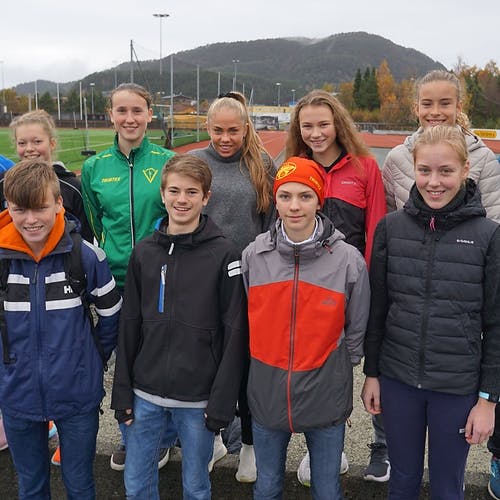 Delar av deltakarane som trener og konkurrerer i Os i helga. (Foto: KVB)