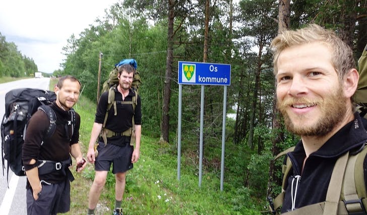 Patrik, Jon og Trygve gjekk måndag ut av Os i Hedmark vidare mot Rondane og Jotunheimen.