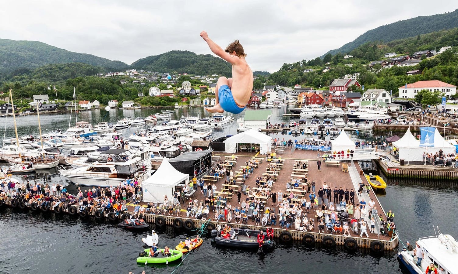 Trass åandemi var det livleg i Våge hamn også i 2021. (Foto: Tysnesfest)