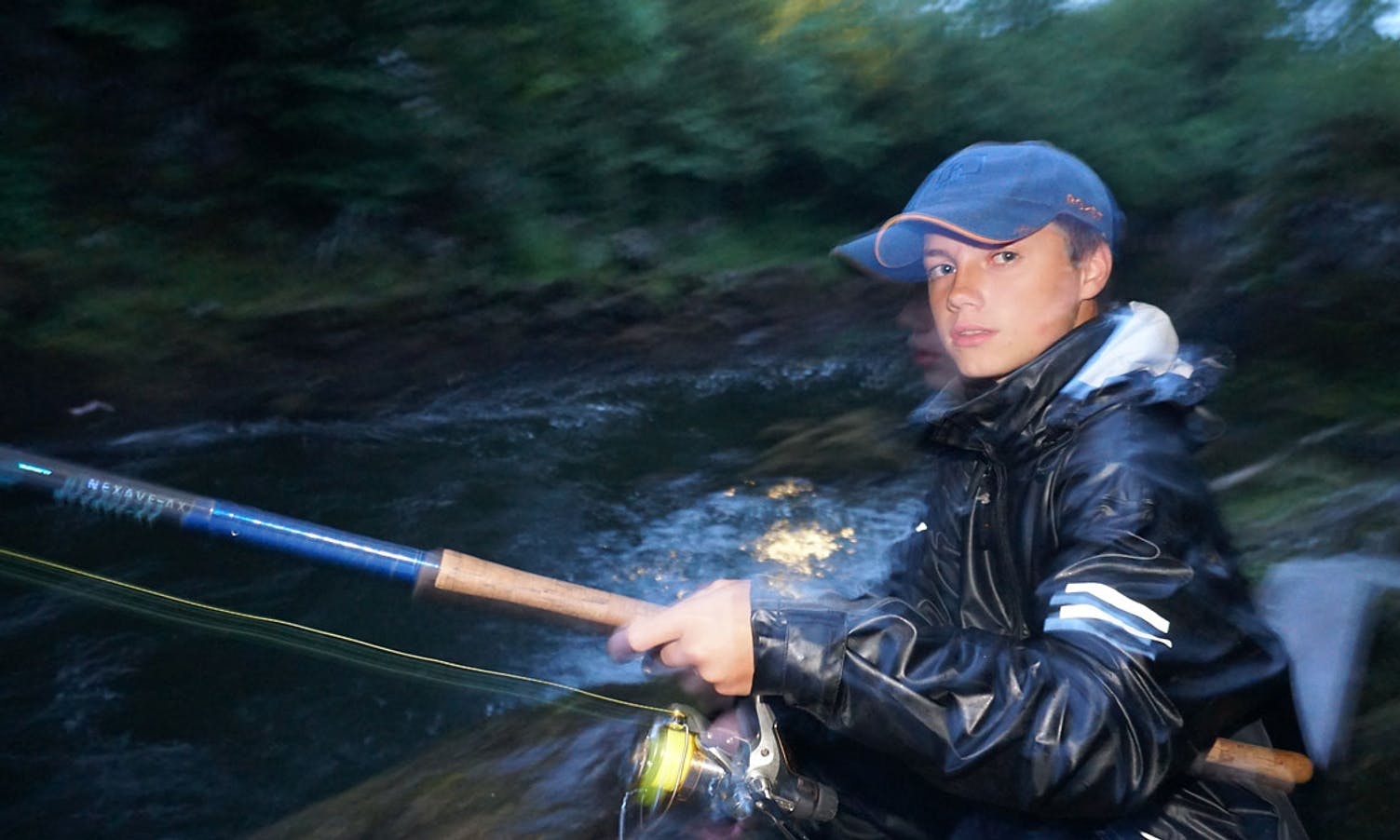 Daniel (14) tok fri for å fiska opningsnatta