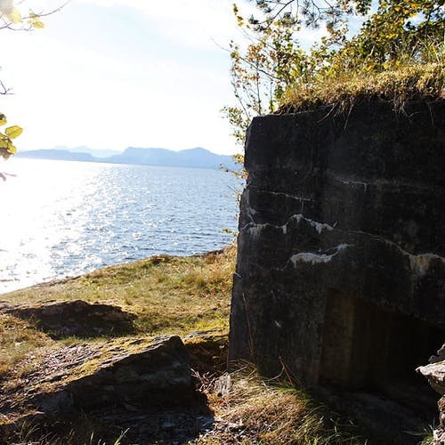 Ei roleg stund ved fjorden er verdt å unna seg (foto: Andris Hamre)