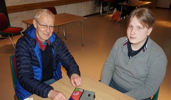 Alf Strønen var en av deltakerne da Os Pensjonistforening inviterte til datakurs med gymnaselever som lærere. (Foto: Dositej Rarogijevic-Vukovic)