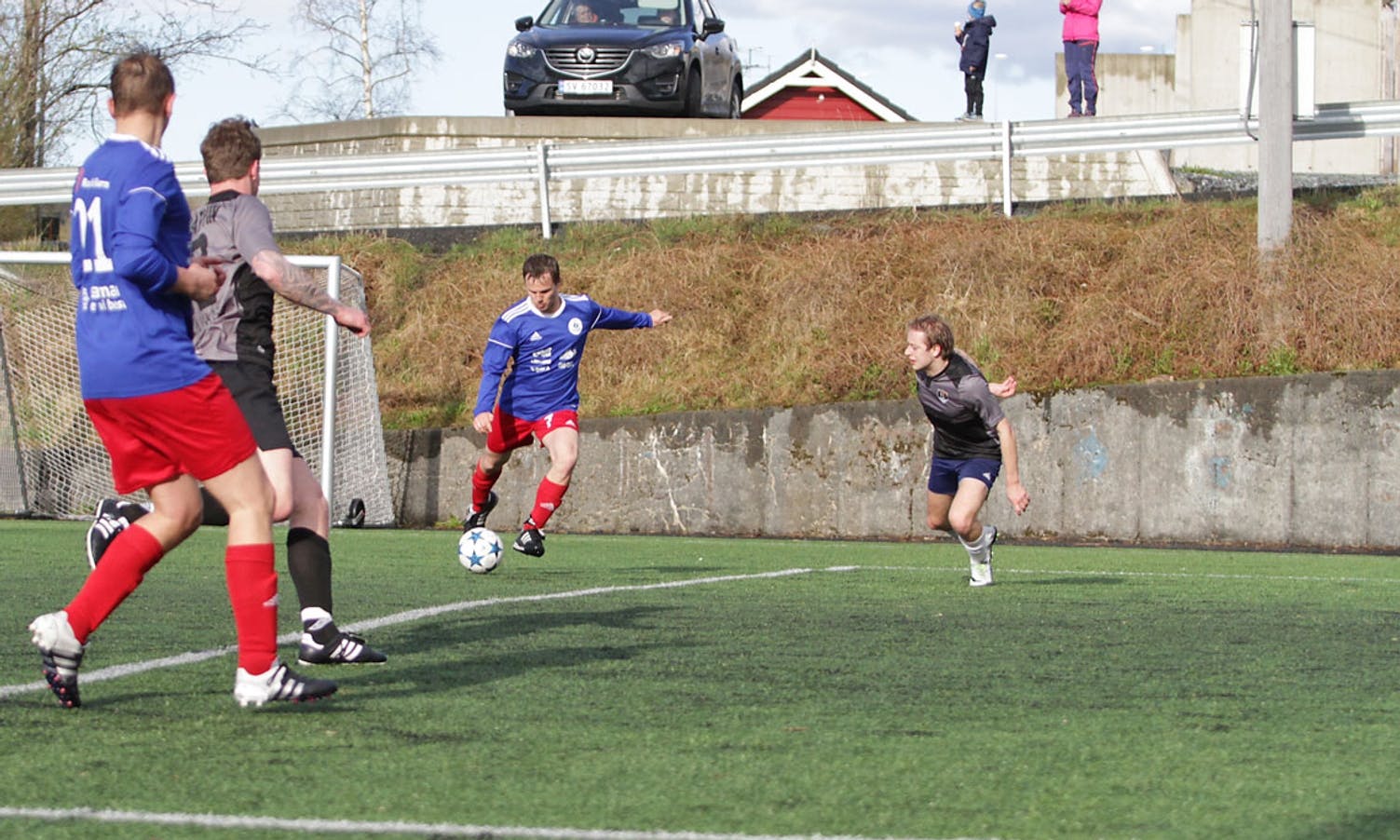 Knut Jørgen vendte av ein mann og reduserte til 2-3. (Foto: KVB)