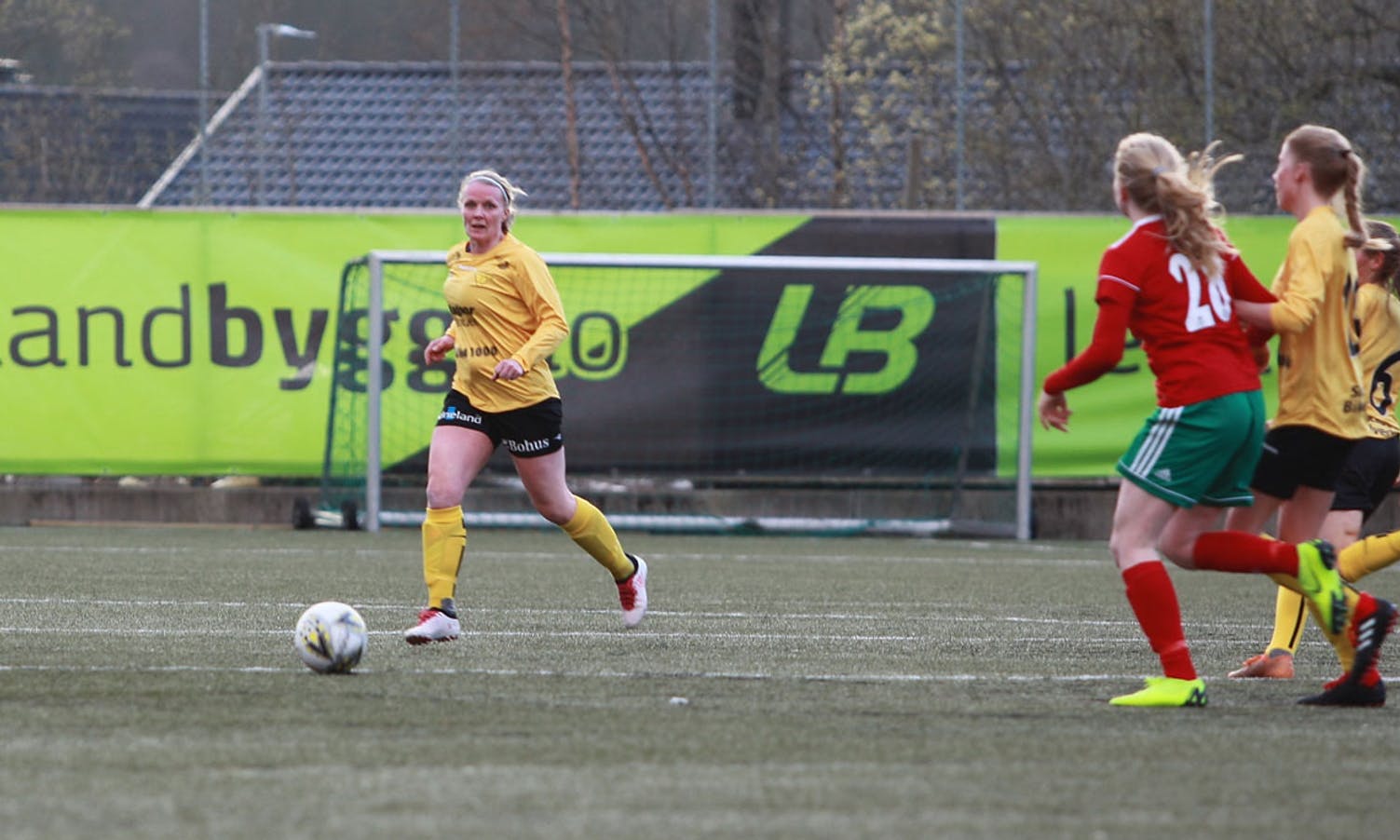Midtstoppar og veteran Linda Johansen heada inn 1-0 på corner. (Foto: KVB)