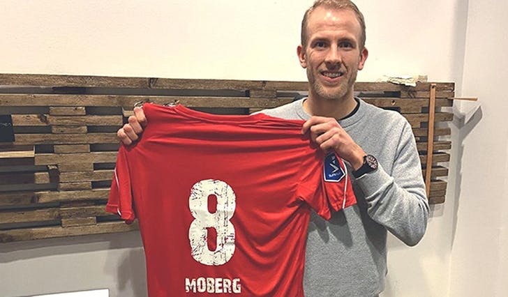 Vegard Leikvoll Moberg får nummer 8 på ryggen i ny klubb. Debuten kan koma søndag 16. februar. (Foto: Silkeborgif.com)