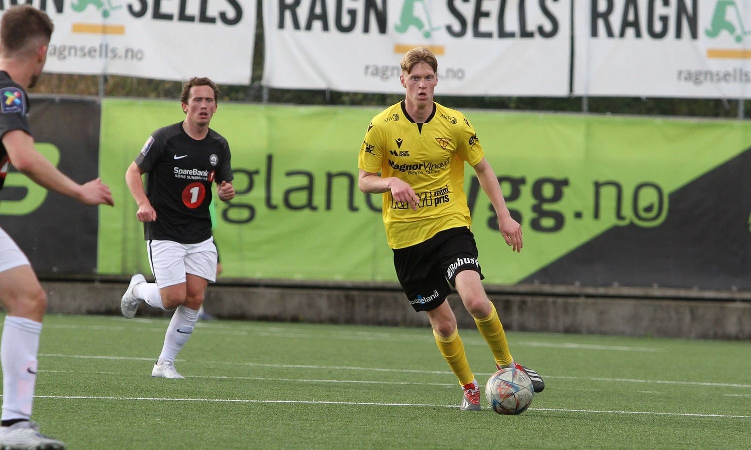 Kristian H. Halvorsen, her mot Lokomotiv Oslo, sette inn 3-2-målet på frispark. (Foto: Kjetil Vasby Bruarøy)